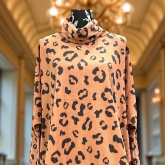 Simply Southern Animals print turtleneck/ cowl neck one size fits most NWT - Picture 3 of 13